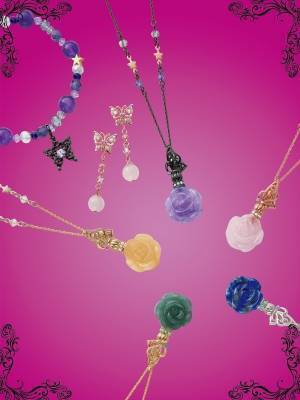 アナ スイ“薔薇モチーフ”の「ハッピーカラーストーンネックレス」天然石に込めたメッセージ