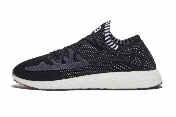 Y-3の新作スニーカー「ライト レーサー」プライムニット×流線ソール、ブランド史上最も軽い一足