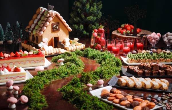 シェラトン都ホテル大阪の苺＆チョコレートスイーツブッフェ、グリム童話「ヘンゼルとグレーテル」に着想