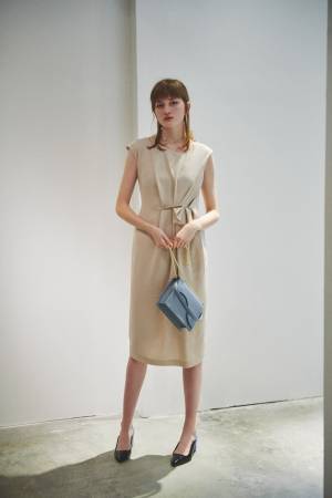 ラグナムーン“大人の女性”に捧げる新ドレスライン、総レースワンピース＆セットアップなど