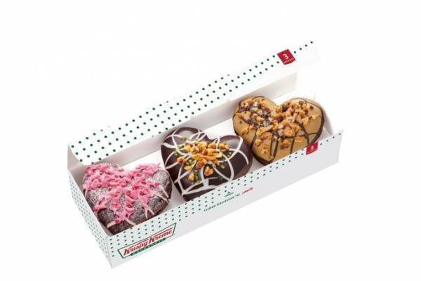 クリスピー・クリームのバレンタイン、クリームとろける「フォンダンドーナツ」に苺の新フレーバー