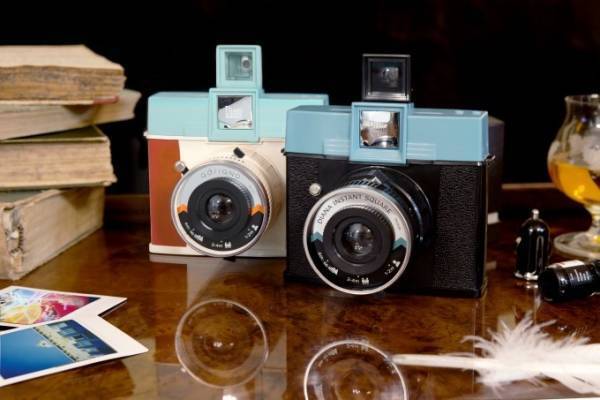 ロモグラフィーの新インスタントカメラ「ダイアナ インスタント スクエア」鮮やかな色×ドリーミーな写り