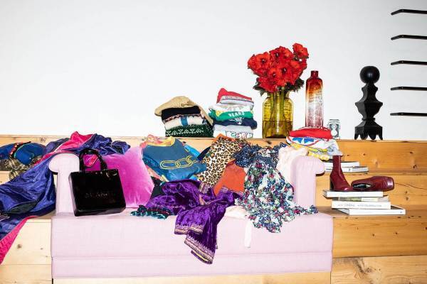 ビームス ウィメン 渋谷にヴィンテージアイテム約800点、ファーコートやカラフルワンピースなど