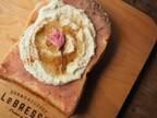 食パン専門店×コーヒースタンド「レブレッソ」の春メニュー、桜あん×マスカルポーネのトースト