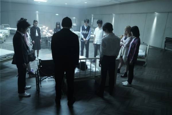 映画『十二人の死にたい子どもたち』堤幸彦監督で実写化、未成年12人が繰り広げる密室サスペンス