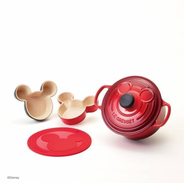 ル・クルーゼよりディズニー・ミッキーマウスの限定キッチンアイテム、フタにシルエットを施した鍋など