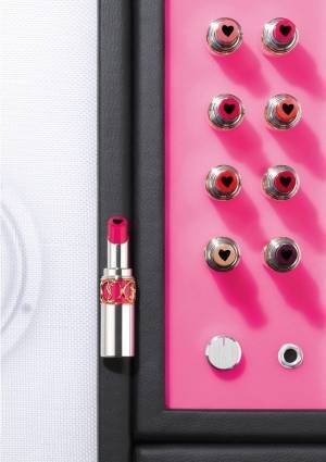 イヴ・サンローラン"ブラックハート”のリップ「ヴォリュプテ プランプインカラー」ぷっくりボリューム唇