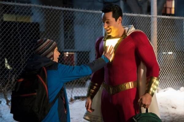 DC映画最新作『シャザム!』“見た目はオトナ中身はコドモ”ピュアなスーパーヒーロー誕生