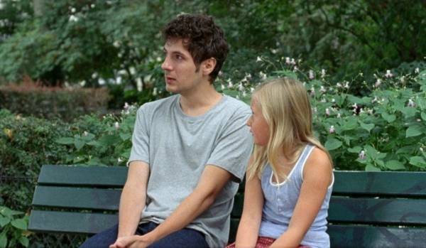 映画『アマンダと僕』姉を亡くした青年とひとりぼっちの少女が悲しみを乗り越える“絆”の物語