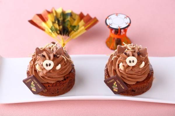 東京會舘“イノシシ”モチーフの干支ケーキ「めでた亥」 ブラウニーの上にチョコムースたっぷり