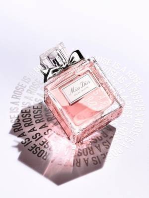 「ミス ディオール」から新フレグランス、“恋が動きだす”ようなローズ香るフローラルノート