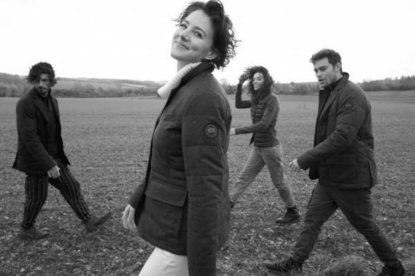 カナダグースよりブレザー型ダウンジャケットが東京・千駄ヶ谷で発売、英国ヘンリープールとコラボ