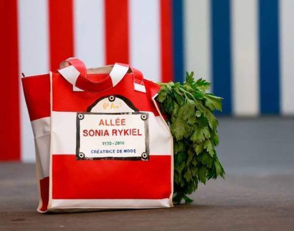 ソニア リキエルの新作マルシェバッグ、「ソニア・リキエル通り」誕生を祝したストライプ柄