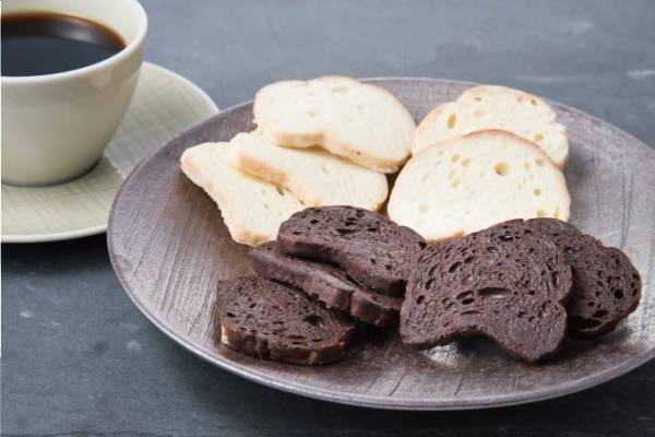 京都発・高級デニッシュ食パン「ミヤビ」のショコラ・ラスク、サクッと食感＆しっとり口どけ