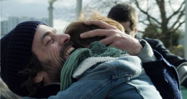 映画『パパは奮闘中！』妻が突然行方不明に、残された父と子供たちの愛と絆の物語