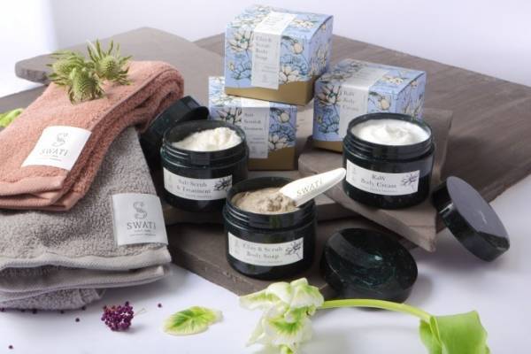 SWATi"ジャポニズム"がテーマの限定ショップ、神宮前に - 星占いのおみくじ入りバスパールなど