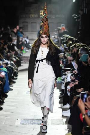 ファセッタズム 2019年秋冬ウィメンズコレクション、ゴシックが導くファンタジックな世界