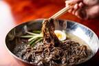 「焼肉 冷麺 ユッチャン。」東京・六本木にオープン、ハワイ人気の“もちつる”食感黒冷麺