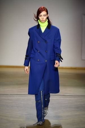ポール・スミス 2019年秋冬ウィメンズコレクション、テーラードに隠れる女性らしさ