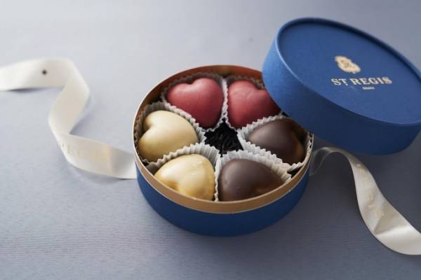 パティシエ エス コヤマ×セント レジス ホテル 大阪、カカオ種の果肉とシャンパンの限定トリュフ
