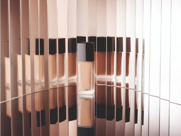 ディオール史上最高のリキッドファンデーション - 24時間キレイが続く、選べる2つの仕上がり