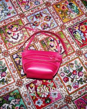 J&M デヴィッドソン19年秋冬バッグ、人気の巾着型「カーニバル」はロングフリンジに進化