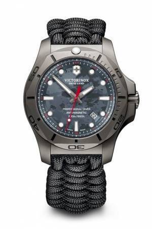 ビクトリノックス数量限定ウォッチ、ネイビーカモ柄を文字盤に配したダイバーズモデル