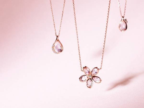 4℃の春ジュエリー、桜の花びら模った“ローズクォーツ”ネックレスやピアス - 2WAYアイテムも
