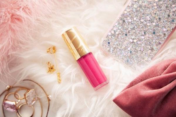 エクセル“恋色パール”入りの美容オイルリップ「リップケアオイル」の限定色