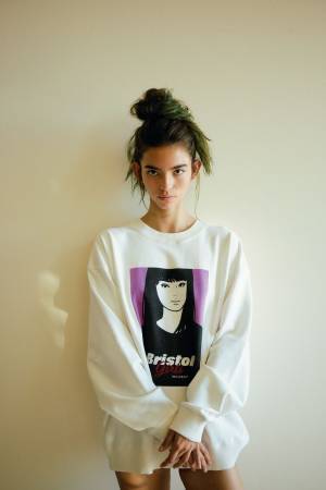 マウジースタジオウェア×エフシーレアルブリストル、KYNEのグラフィックを採用したスポーティなコラボ