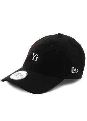 Y's×ニューエラ、マニッシュな白黒の「9THIRTY」キャップ＆ロゴをあえて隠したサコッシュ