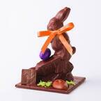 ピエール・エルメ・パリのイースター、約27cmのウサギチョコ＆濃厚キャラメル風の限定卵ショコラ
