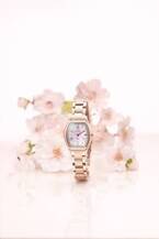 シチズン クロスシー、“八重桜”がテーマの腕時計「ティタニア ライン ハッピーフライト」限定モデル