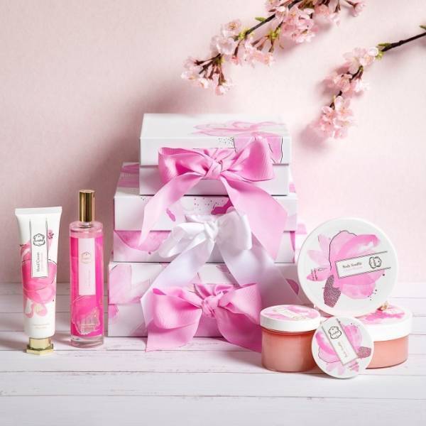 ラリンの人気NO.1“桜”香るボディスクラブ＆ボディクリーム、桜の限定パッケージで登場