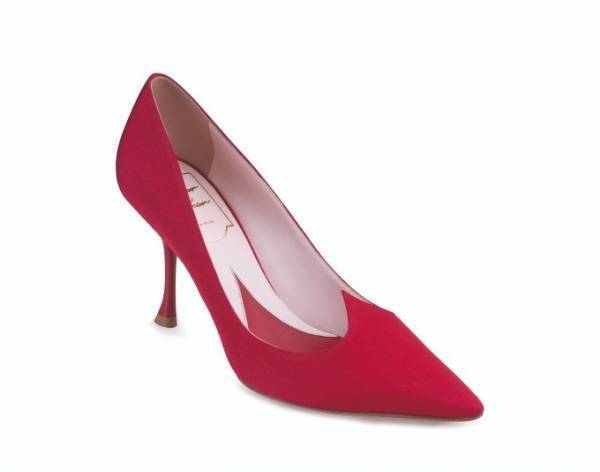 ロジェ ヴィヴィエの新作「アイラブ ヴィヴィエ」履くたび“愛”を感じるハートモチーフのパンプス