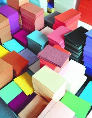 紙の楽しみ方を提案「阪急 文具の博覧会2019春」阪急うめだ本店で開催、カスタマイズできる“紙雑貨”