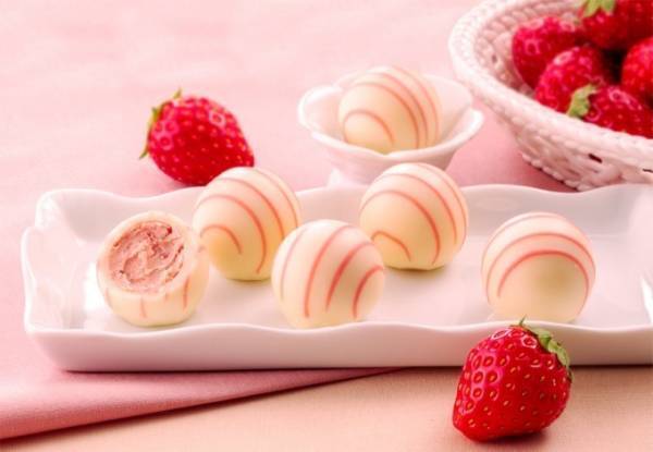 まるで“出来たて苺ミルク”、銀のぶどうのホワイトデー定番「苺のトリュフ」発売