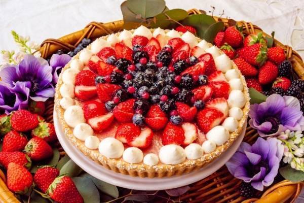キル フェ ボンよりホワイトデー限定「甘酸っぱいベリーとスパークリングワインのタルト」