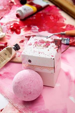 SABONの限定「バスボールローズスプラッシュ」"サプライズ"付きのローズ香る入浴剤