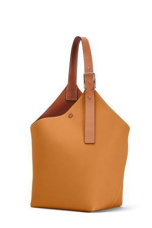 「ロエベ展2019」日本橋三越本店で限定開催 - 新作「バルーン バッグ」を先行販売