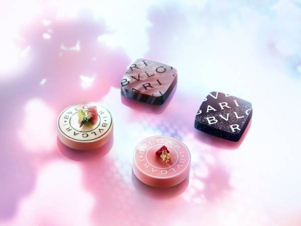 ブルガリ イル・チョコラートのホワイトデー限定チョコレート、“花”を飾った「桜と抹茶」フレーバーなど