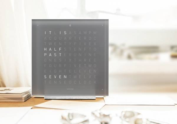 “文章で時刻を表示する”時計「クロックツー」のアラーム付き置時計にグレーの新色