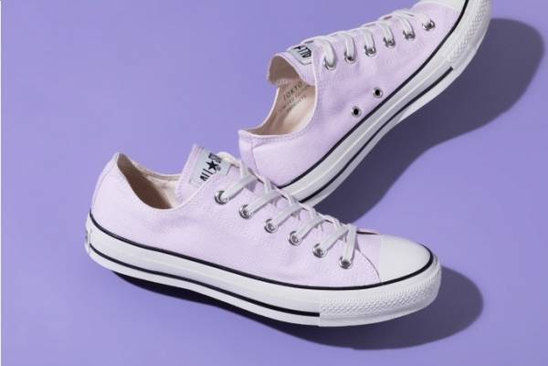 コンバースの東京限定新スニーカー、ライラックやパステルなど春色ローカットシューズ