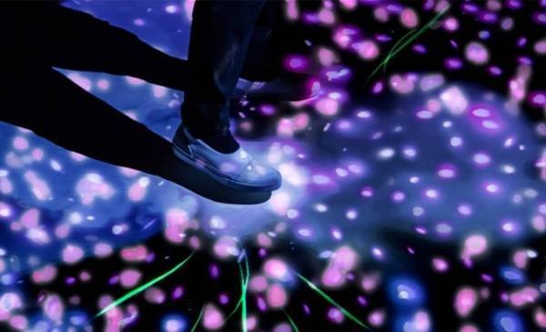 体験型歌舞伎展「カブキノヒカリ展」渋谷で、歩く度に美しく桜が舞うメディアアート