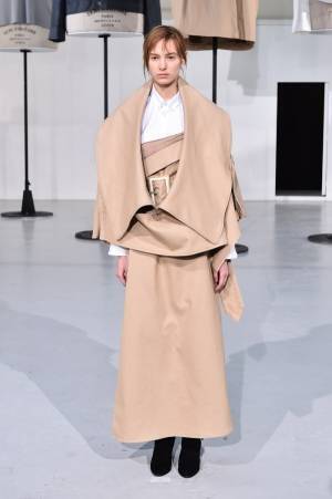 アンリアレイジ 2019-20年秋冬コレクション - 画面上と「全く異なる」洋服