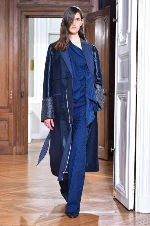 マメ 2019-20年秋冬コレクション - 青の奥深さに魅せられて