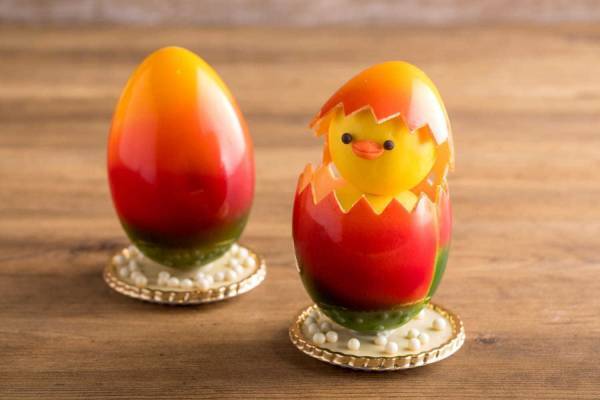 ヒルトン東京のイースターチョコレート、卵から顔を出すヒヨコ＆新作のクマやピッグも登場