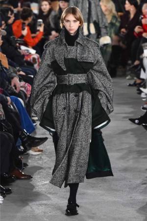 sacai 2019年秋冬コレクション - 寒い季節の味方、プレイフルなボリュームアウター