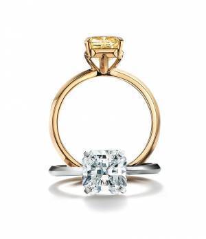 ティファニー新作エンゲージメントリング「ティファニー トゥルー」Tを配した構築的なセッティング