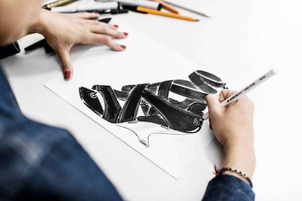 ディオールの新作シューズ「ディオール エトワール」バレリーナ風リボンを纏うパンプスやサンダル